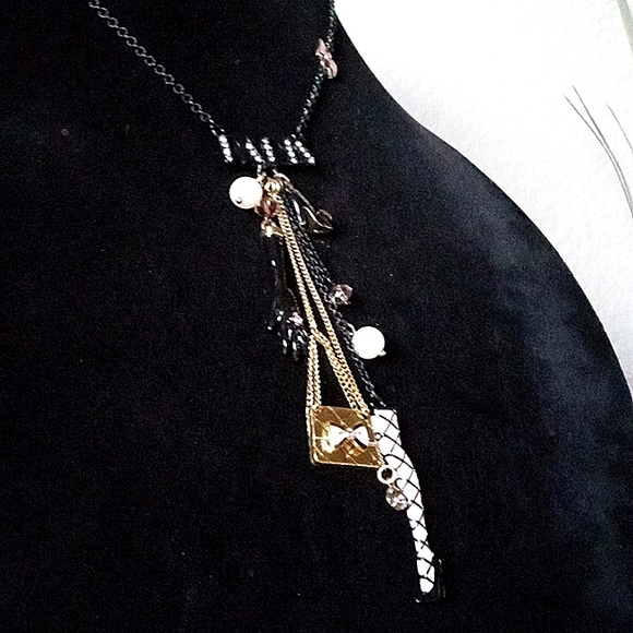 RARE Vintage! BETSEY JOHNSON Paris Is Always A Good Idea Drop Charm Necklace. - Picture 7 of 17